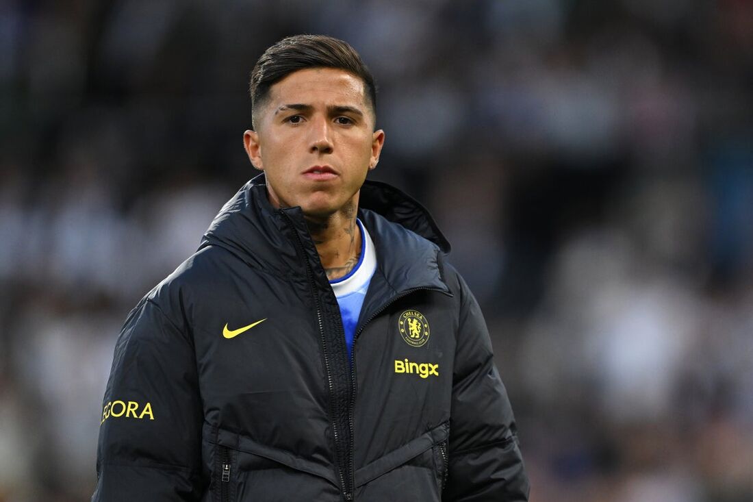 Chelsea and Manchester City Join the Chase for Enzo Fernandez
