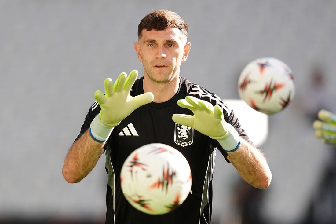 Chelsea eye Aston Villa’s Emiliano Martínez as next goalkeeper target
