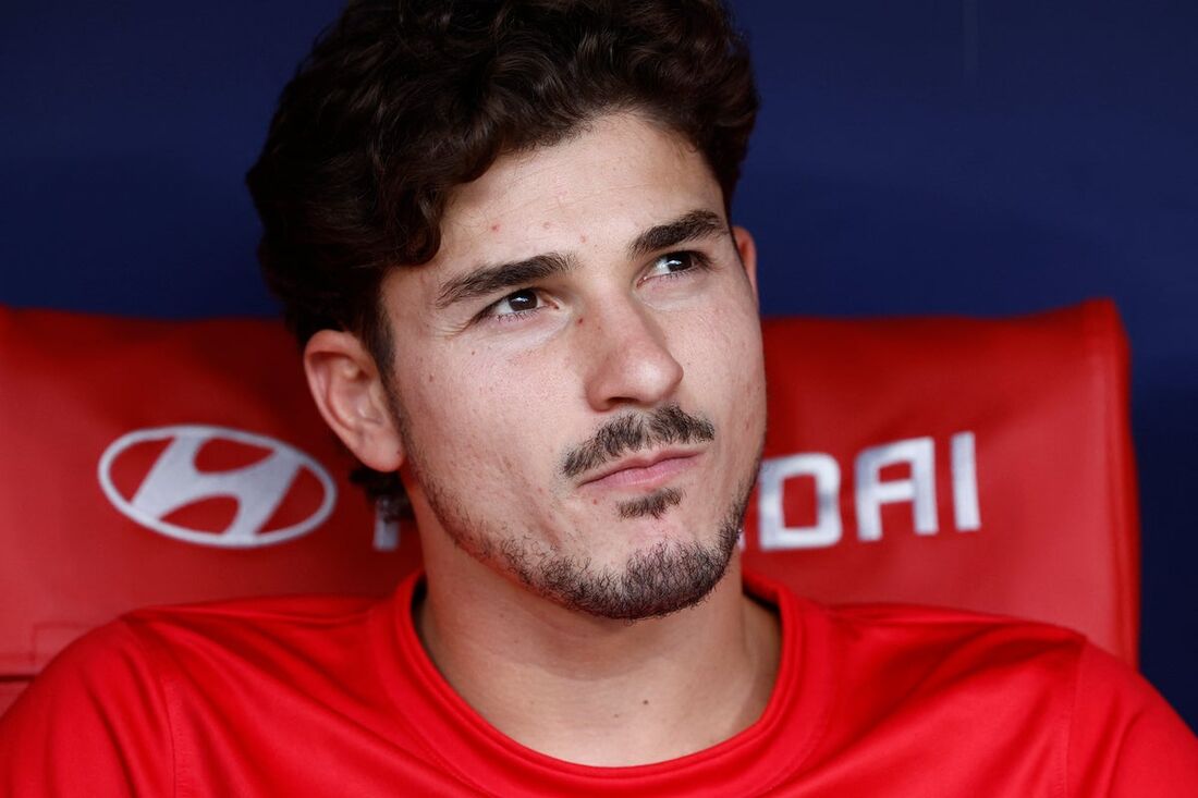 Liverpool seal £123m deal for PSG winger Bradley Barcola