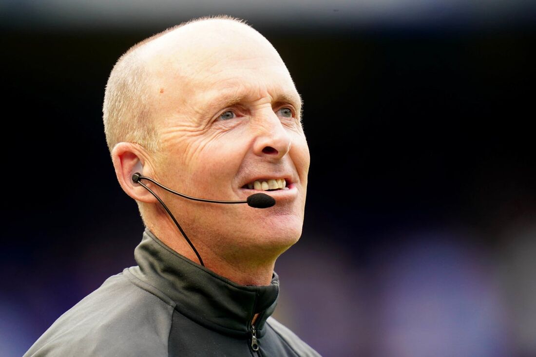 Mike Dean’s ‘Mini‑Games’ Admission Sends Shockwaves Through Premier League Fans
